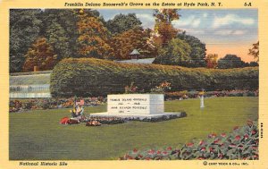 Franklin D. Roosevelt Grave Center of a Rose Garden Hyde Park, New York USA V...