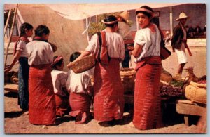 K43/ Foreign Postcard Chrome Guatemala Santiago Mercado Merchants 512