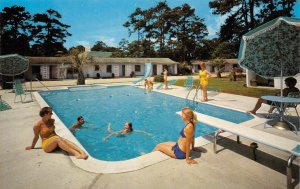 MYRTLE BEACH South Carolina Roadside THE COACH HOUSE Swimming Pool 1971 Postcard