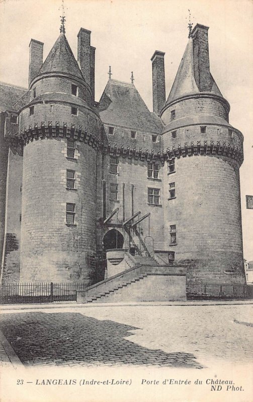C075 France Langeais Porte d'Entree du Chateau vintage postcard