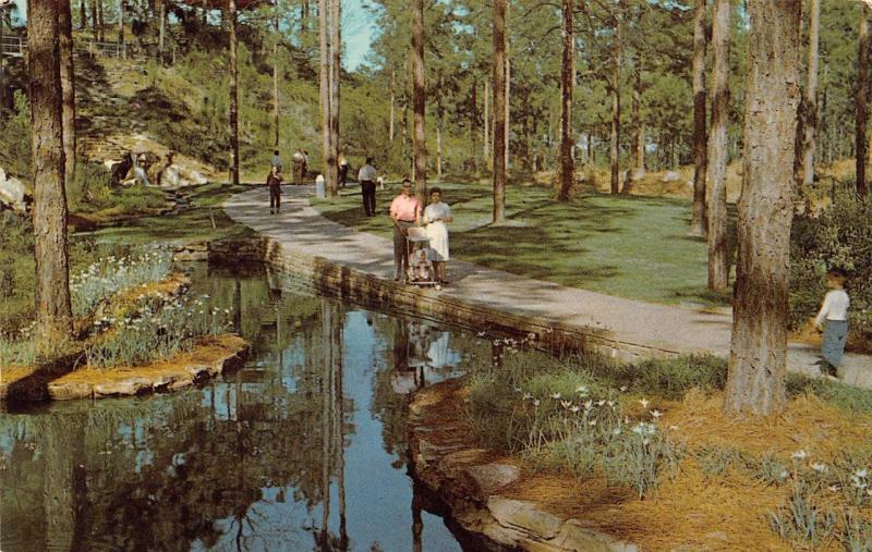 Many La Louisiana Hodges Gardens Family By Pond Roadside Postcard