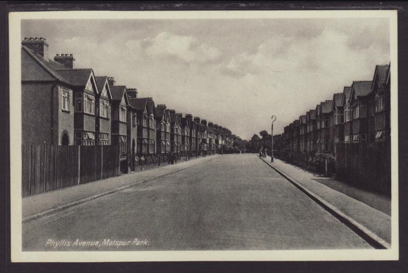 Phyllis Avenue,Montspur Park,England,UK Postcard