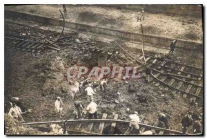 CARTE PHOTO Militaria Fall on the road near the pier