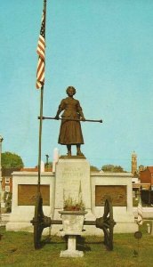 Postcard: Carlisle Pa Mounument In The Old Grave Yard Molly McKelly Pitcher   .  