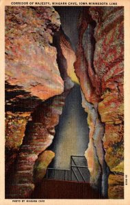 Minnesota Iowa Line Niagara Cave Corridor Of Majesty Curteich