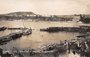 The lighthouse and harbor Scarborough, Real Photo Lighthouse Unused 