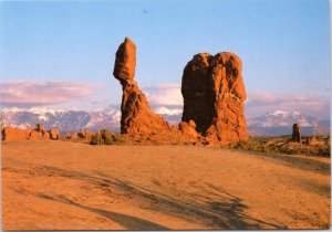 Postcard Arches National Park - Balanced Rock