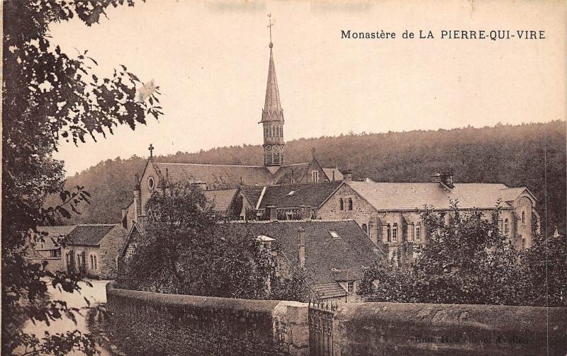 BF3913 monastere de la pierre qui vire france