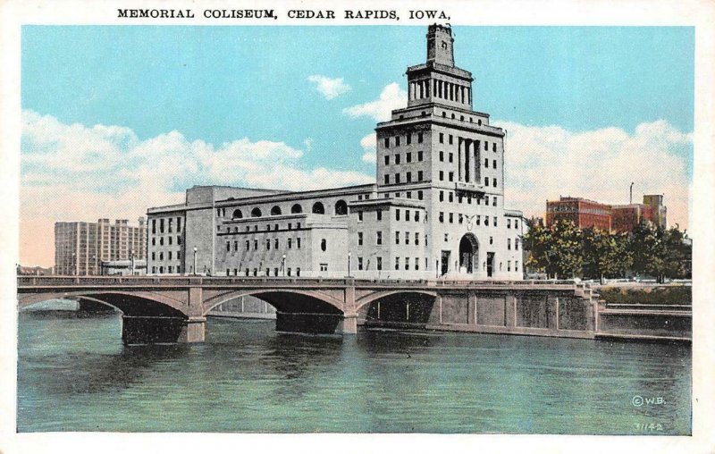 CEDAR RAPIDS, Iowa IA   MEMORIAL COLISEUM, RIVER & BRIDGE VIEW ca1920's Postcard