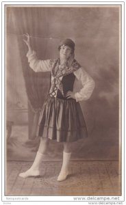 RP; Dancer in Gypsy outfit, 10-20s