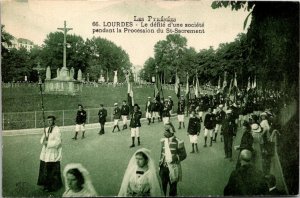 VINTAGE POSTCARD PROCESSION TO ST. SACRAMENT AT HOLY CITY OF LOURDES FRANCE 1920