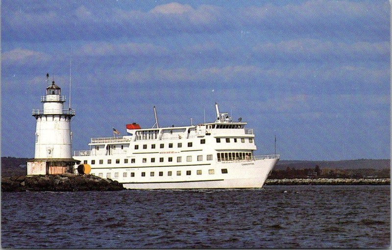 Ships American Cruise Lines M/V Charleston & Lighthouse