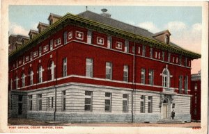 Post Office, Cedar Rapids IA Vintage Postcard B34