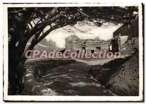 Postcard Modern Surroundings of Saint Chamas B R Ruins of the feudal Chateau