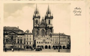 Czech Republic Praha Tynsky Chram Church Lady before Týn Prague RPPC 06.88