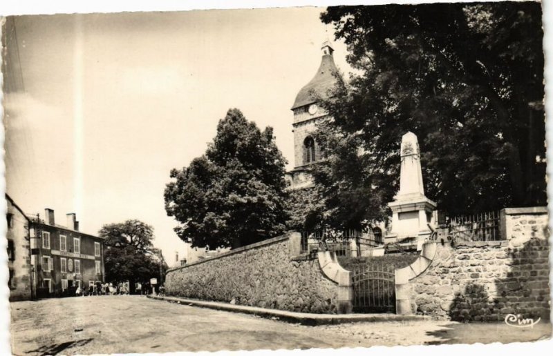 CPA St-GERVAIS-d'Auvergne (P.-de-D.) - Le Monument aux Morts (244953)