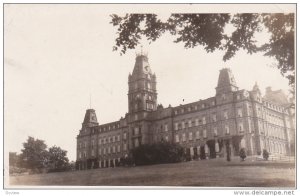 RP, Le Parlement De Quebec Et Son Parterre, QUEBEC, Canada, 1920-1940s