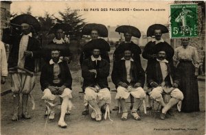 CPA Au Pays des Paludiers. Groupe de Plaudiers (864383)