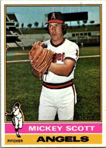 1976 Topps Baseball Card Mickey Scott California Angels sk13406