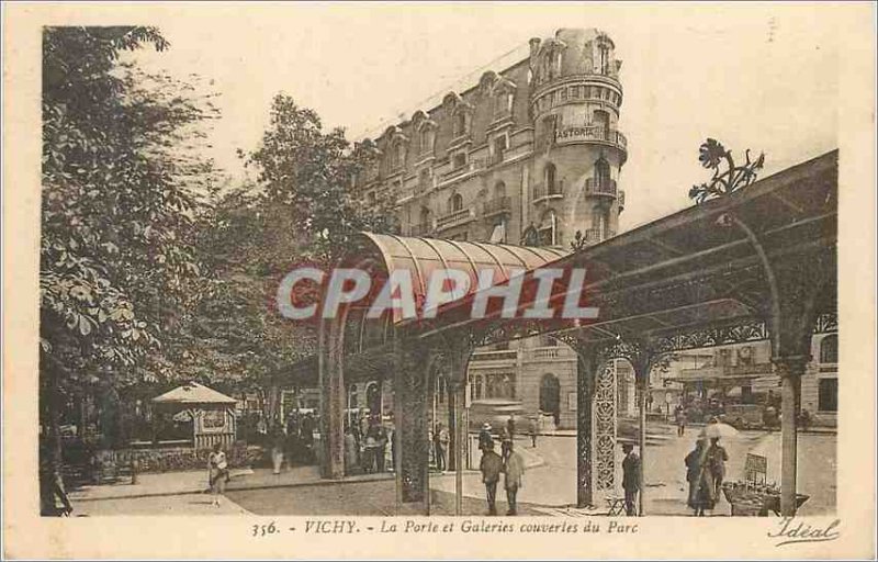 Postcard Old Vichy Gate Park and covered Galleries