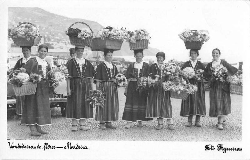 BR73808 real photo vendedeiras de flores woman types folklore  madeira  portugal