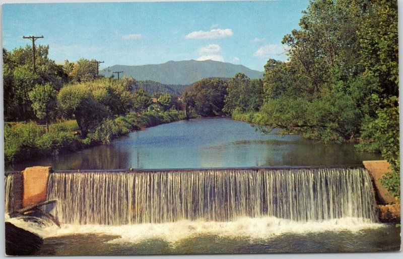 postcard Pigeon Forge Tennessee - Pigeon River dam tih Mt. LeConte in distance