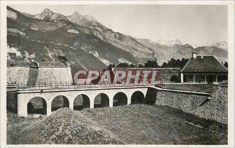 Modern Postcard Mont Dauphin (Htes Alpes) Les Remparts View and Pelvoux
