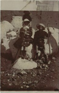 CPA carte photo AULT 2 enfants sur la Plage (18535)