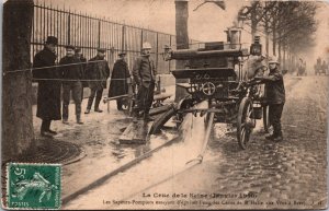 Le Crue de la Seine Les Sapeurs Pompiers Paris Firefighters Postcard C054