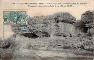 Mali Soudan - Falaises dans les Montagnes du Macina, Cavernes servant d'entr