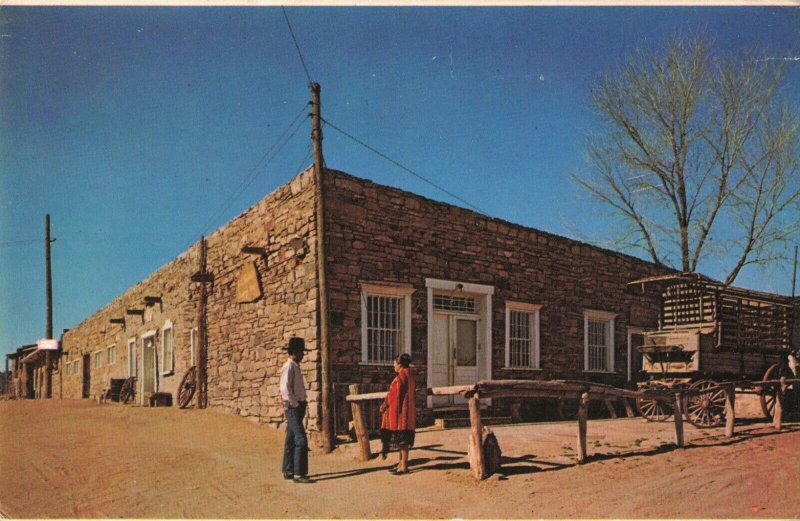 Don L. Hubble Trading Post w/ Wagon, Ganado, Arizona Postcard 10c1-518