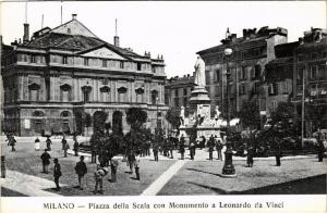 CPA AK MILANO Piazza della Scala con Monumento a L. da Vinci ITALY (522145)