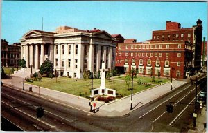 Postcard COURT HOUSE SCENE Louisville Kentucky KY AM9326