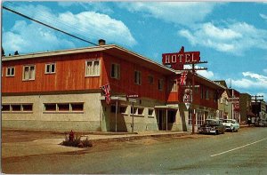 Postcard HOTEL SCENE Clinton British Columbia BC AI7452