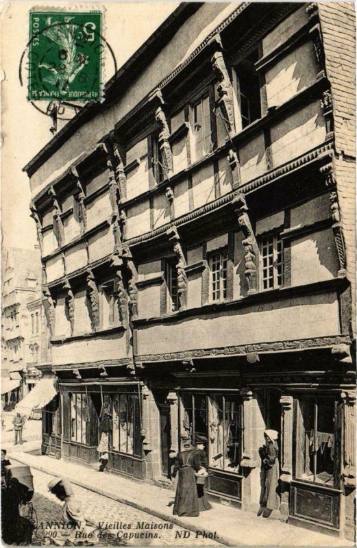 CPA LANNION - Vieilles Maisons - Rue des Capucins (103382)