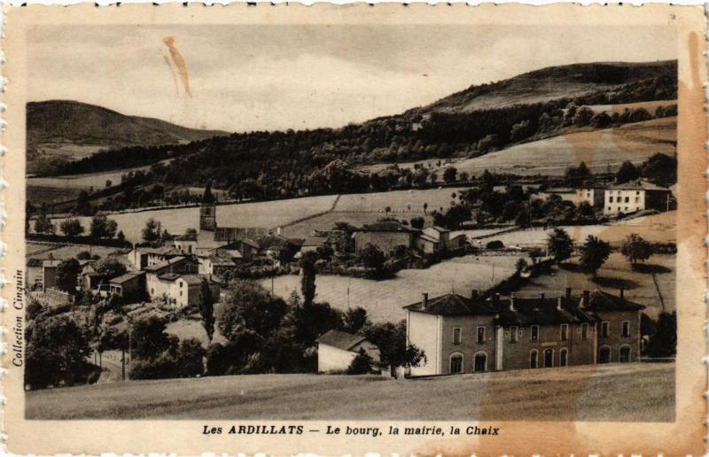 CPA Les Ardillats-Le bourg la mairie la Chaix (420952)