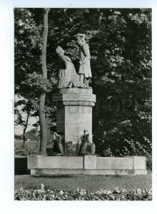 495556 East Germany GDR Neubrandenburg Mudder Schulten Fountain Old photo