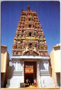 VINTAGE CONTINENTAL SIZE POSTCARD THE SRI MARIAMMAN TEMPLE KUALA LUMPUR MALAYSIA