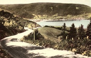 1930s GASPE QUEBEC MONT LOUIS FROM THE EAST SCENIC ROADWAY POSTCARD 43-106