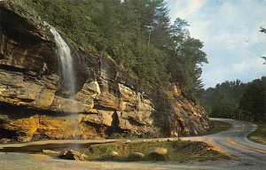 Bridal Veil Falls between Highlands and Franklin - Highlands, North Carolina ...