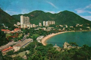 VINTAGE CONTINENTAL SIZE POSTCARD BEAUTIFUL REPULSE BAY SURROUNDS HONG KONG 1969