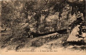 CPA Foret de FONTAINEBLEAU - Le Rocher des Deux Soeurs (249234)