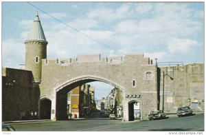 La Porte St-Jean, Taxis, Classic Cars, QUEBEC CITY, Quebec, Canada, 40-60´s