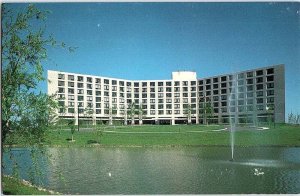 Postcard HOTEL SCENE Naperville Illinois IL AI9729