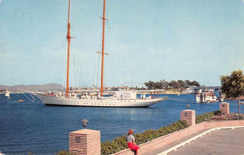 Lido Isle California scenic view large yachts Newport Harbor vintage pc Z40273