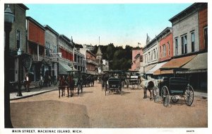 VINTAGE POSTCARD MAIN STREET SCENE WITH HORSE-DRAWN CARTS MACKINAC ISLAND MICH