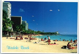 M-80459 A beautiful day to just relax on Waikiki Beach Honolulu Hawaii