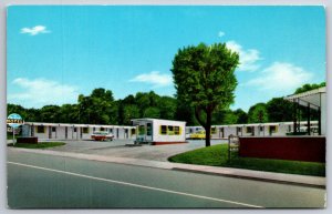 Roadside View~Corbin Kentucky~Dixie Motel Entrance & Sign Scene~Vintage Postcard