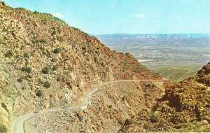 US    PC4234 ROAD INTO JEROME, ARIZONA