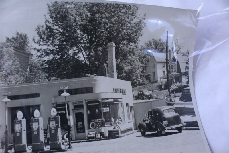 Ca. 1940's Black & White Original Photo Shell Gas Station Davis Service